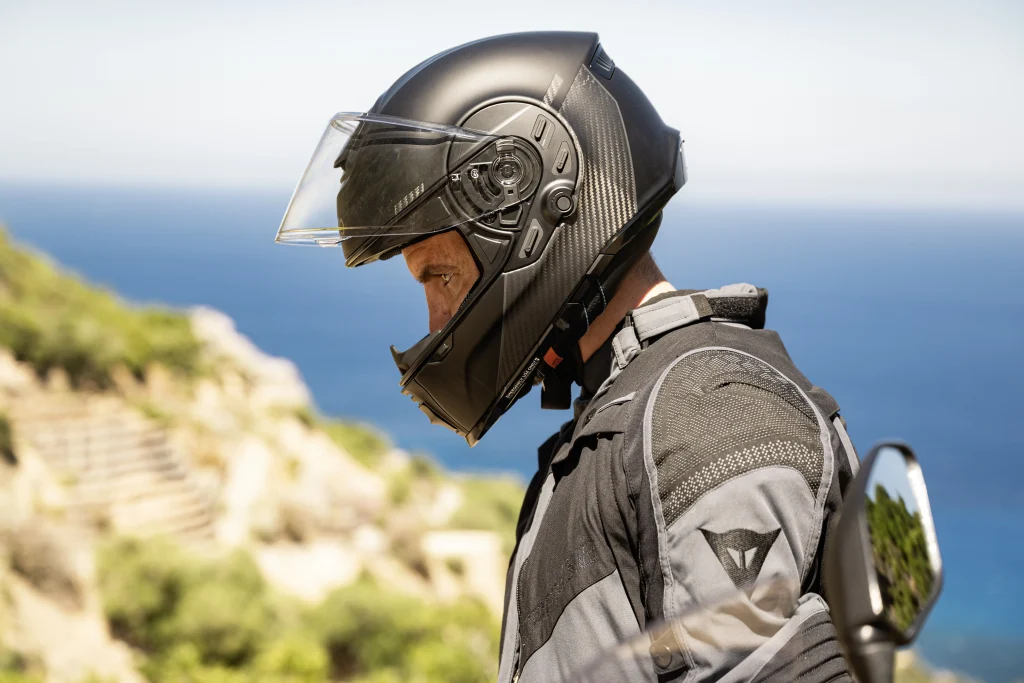 Cardo Systems BEYOND GTS helmet, Motoee.com