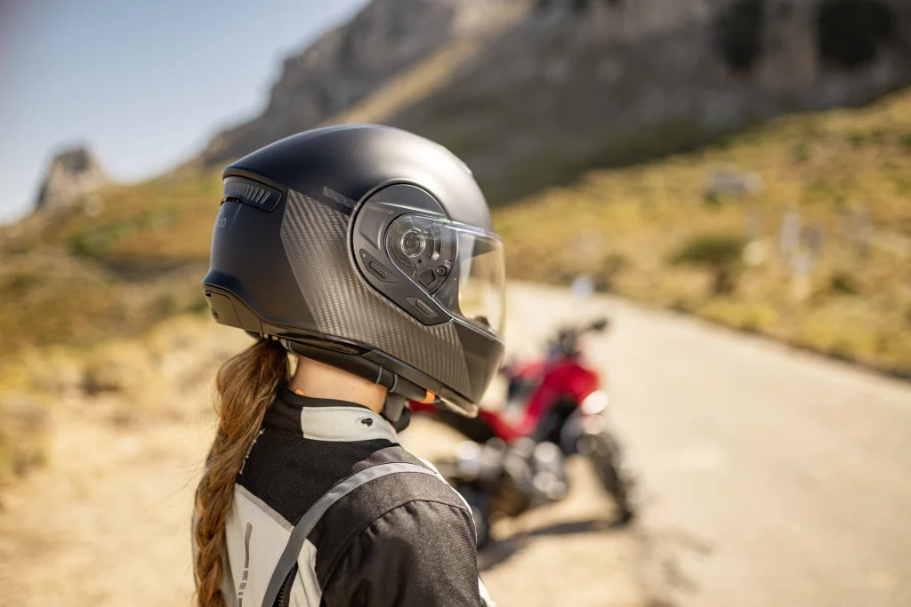 Cardo Systems BEYOND GTS helmet, Motoee.com