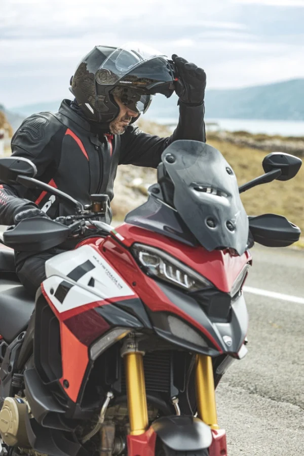 Schuberth C5 Carbon шлем